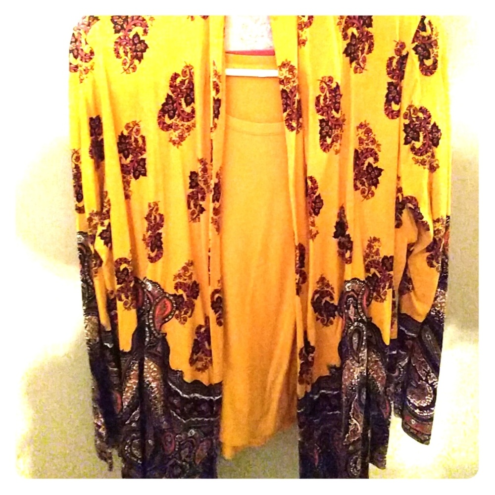 Patterned cover up with matching under tee. L